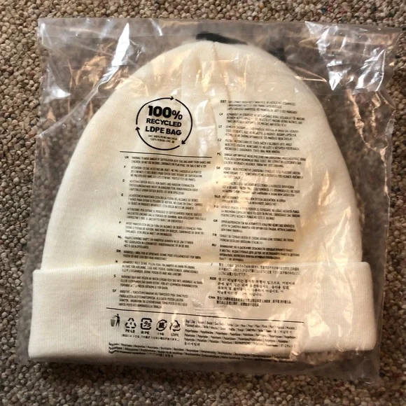 ๐ HP ๐ ๐ IVY PARK x adidas Icy Park Cut Off Logo Beanie - Picture 6 of 10